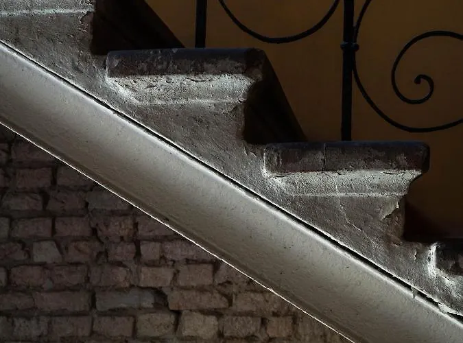 Sunbeam Design Apartment *